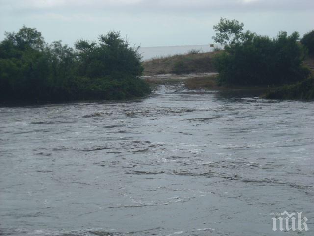 Четири са жертвите на водната стихия в Гърция