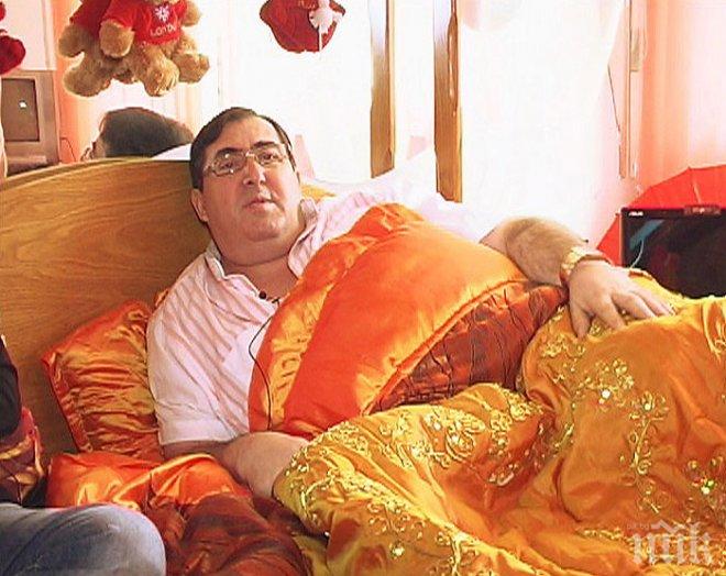 Митьо Пищова лежи в болницата, забравен от приятелите си