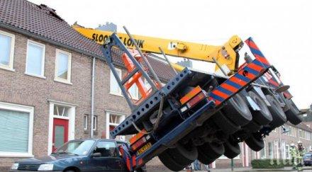 куриоз мъж нае кран предложи брак любимата падна съседна къща