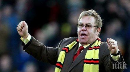 елтън джон откри нова трибуна стадиона уотфорд носеща неговото име