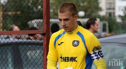 гонзо вдигна мерника пламен илиев търси нов вратар левски