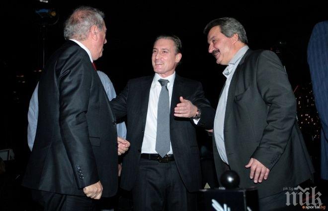 Молба на Манджуков към Домусчиев за заплатите в Лудогорец вбесила Стойчо Младенов

