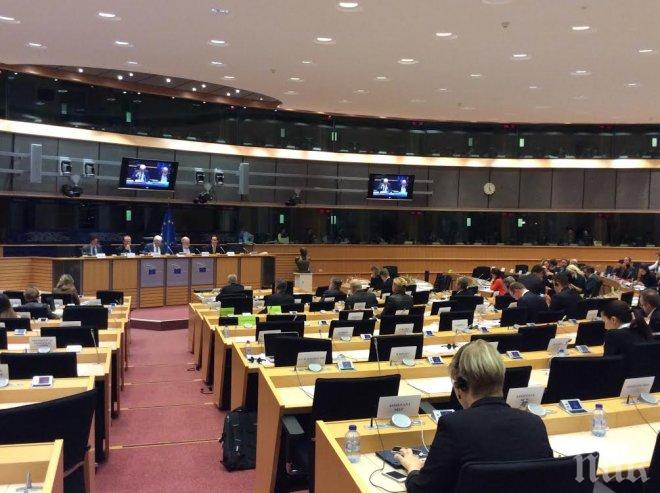 Последното за годината пленарно заседание на Европарламента ще бъде открито днес в Страсбург