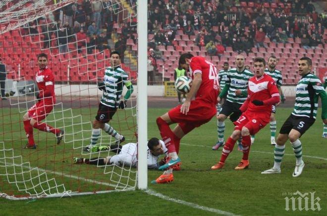 Ръка и изваден чим помогнаха на ЦСКА да бие Черно море