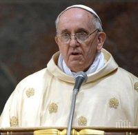 Папа Франциск приветства историческото затопляне на отношенията между САЩ и Куба