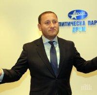 Лидерът на ДРОМ обвини от парламентарната трибуна Валери Симеонов, че разединява нацията