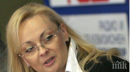 стюардесата поли каратистът бинев