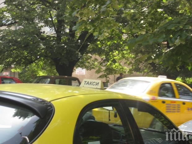 Таксиджии - лешояди дебнат край болниците