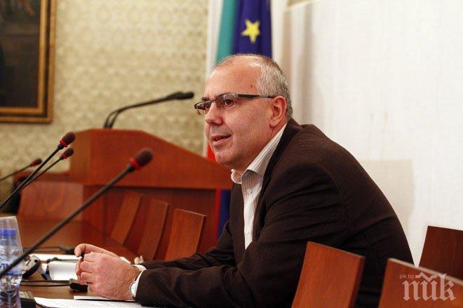 Веселин Вучков: В 9,13 ч на 14 юни 2013 г. разбрахме защо са отнети силово правомощия на президента