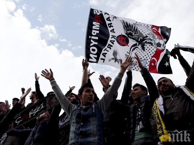 Съдят фенове на Бешикташ за опит за сваляне на Ердоган