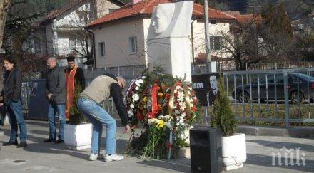пасарел откриха паметник великия български летец димитър списаревски обновена снимки