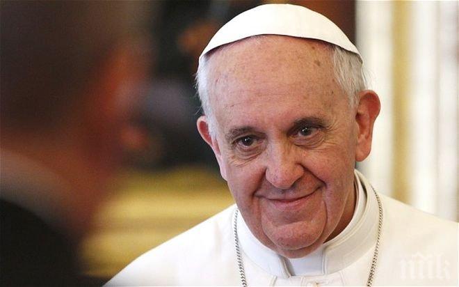 Папа Франциск раздаде 400 спални чувала на бездомници
