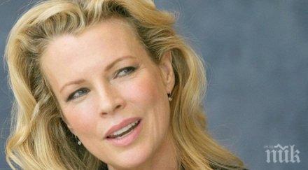 ким бейсинджър хлътна стилиста