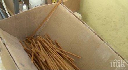 восъчни свещи горят храмовете пазят стенописите