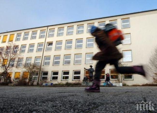 Сливенски ученици започнаха кампания в помощ на Отделението по неонатология