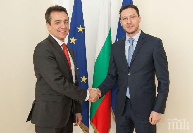 Външният министър Митов се срещна с френския посланик дьо Кабан