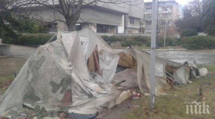 вандали нарязаха палатките община варна