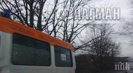 полицаи охраняващи границата ужасът всекидневен допотопните камиони залитат калта вижте каква мизерия живеят органите реда снимки