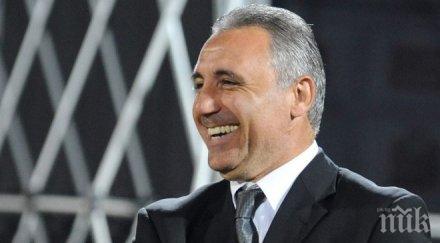 стоичков играе бенефиса карлос павон