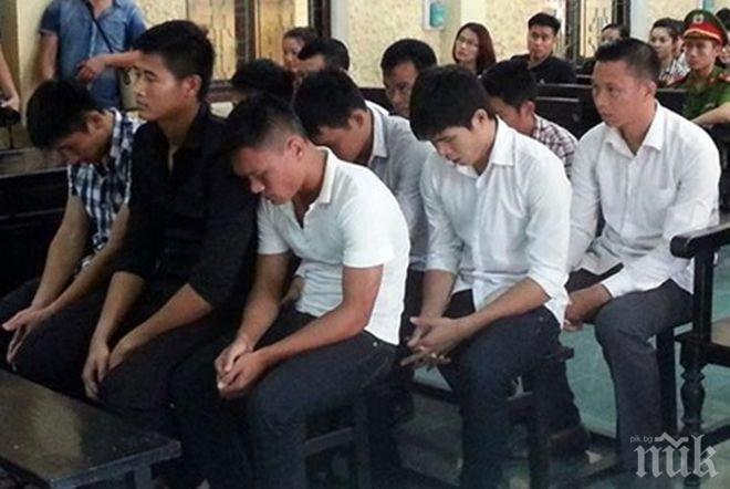 Затвор и дисквалификация доживот получиха футболисти за уговорен мач! Ето къде! 