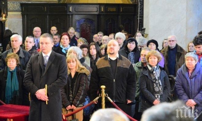 Стотици варненци се събраха на празнично богослужение