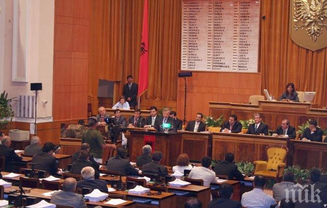 Евродепутати помириха албански партии, опозицията се връща в парламента