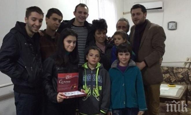 Многодетно семейство от Горна Митрополия получи дарение от рок концерт