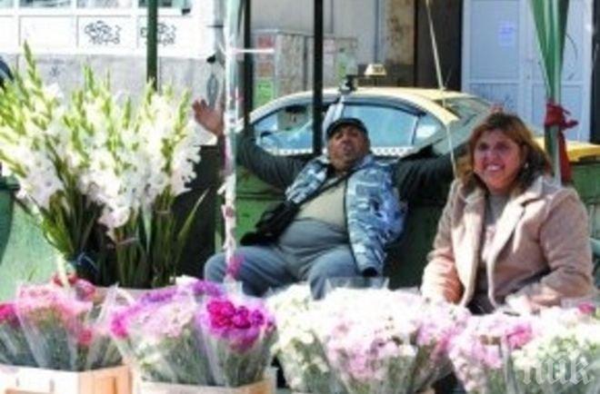 Погват уличните търговци в София