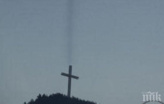 Мистерия навръх Коледа! Лъч свърза небето с божия символ над Благоевград!