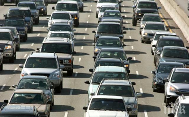 Голямото празнично пътуване продължава