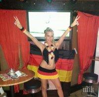 Скандал! Уволниха учителка заради порно снимки