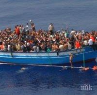 Осем души са изчезнали, след като лодка, превозваща нелегални имигранти, потъна в Егейско море 