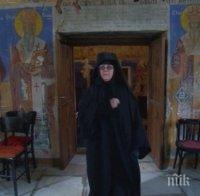 Покъртително! Родна игуменка в жестока битка за манастира си в съда