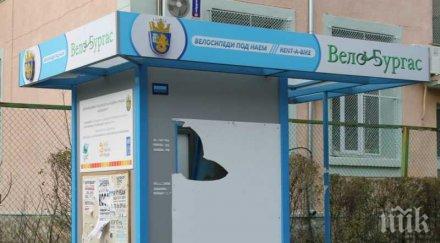 пияни вандали счупиха пункт вело бургас откраднат лакомства