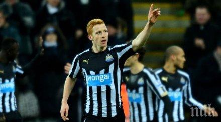 нюкасъл спаси своята коледа вгорчи евертън