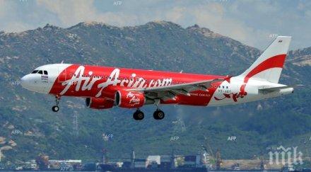 откриха първите отломки падналия малайзийски самолет