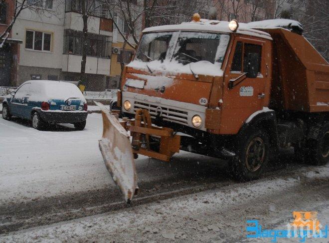 26 машини разчистват снега в Русе