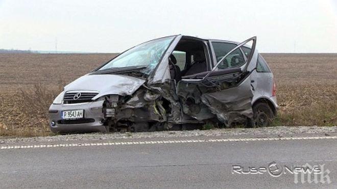 Трима са тежко пострадали след катастрофи
