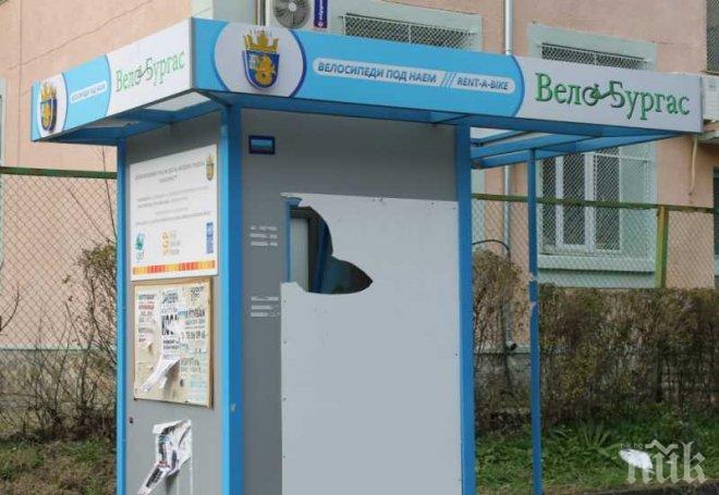 Пияни вандали счупиха пункт на Вело Бургас, за да си откраднат лакомства