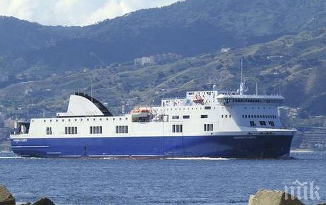 Ужас! 7-8 бала в района на горящия кораб край Гърция, не могат да ползват спасителните лодки