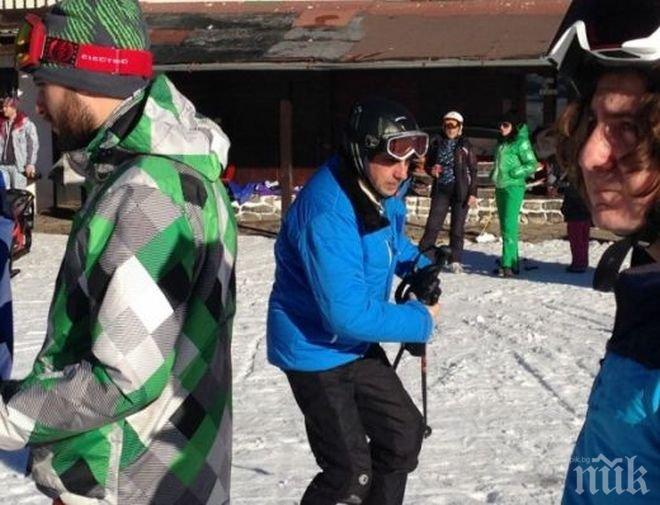 Плевнелиев на ски в Банско, охрана оглежда 2 часа пистите преди президентът да се спусне