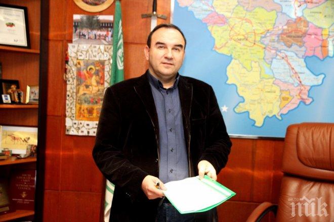 Връщат на работа отстранения кмет на Своге