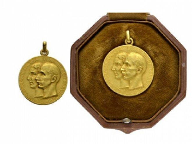 Продадоха златния сватбен медал на цар Борис III за 6500 евро