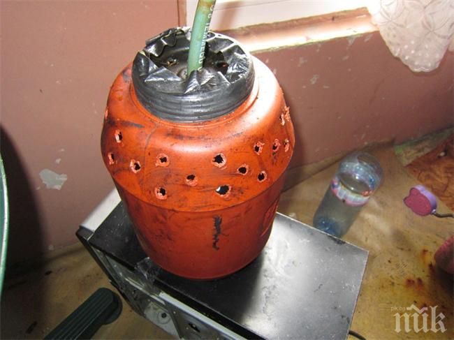 Полицията разби домашна нарколаборатория в Бургас