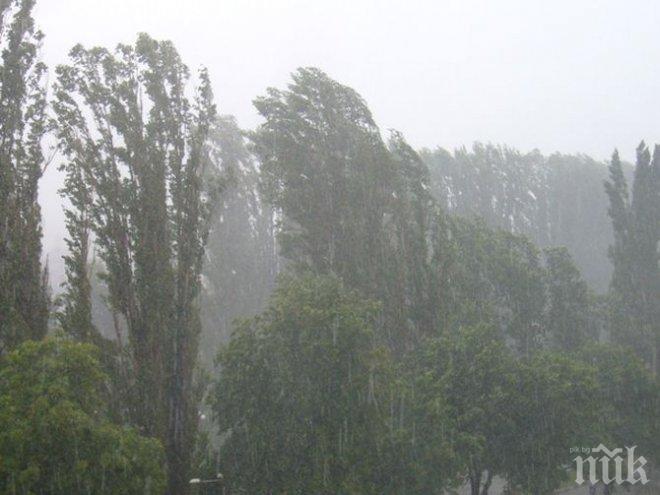 В прохода Боаза духа силен вятър