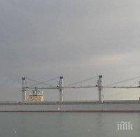 Извънредно! Кораб, натоварен с тръби за 
