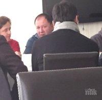 ЕКСКЛУЗИВНО и САМО в ПИК! Миков засечен на горещ обяд във 
