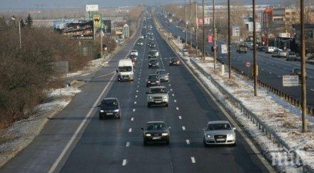 народът завърна столицата без сериозни инциденти жертви пътя последния почивен ден обзор