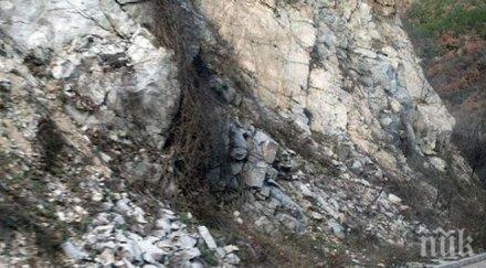 внимание повишава опасността падащи камъни прохода боаза