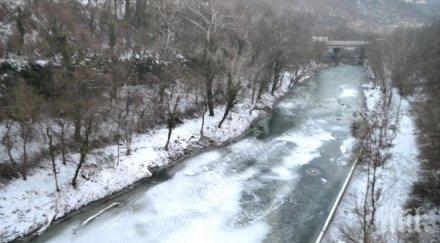 студ река янтра замръзна сериозно снимка